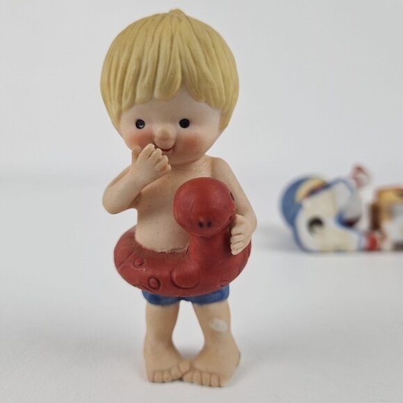 Lot of 4 Enesco Country Cousins Figurines Play Time at Beach Christmas Vntg - Picture 8 of 13